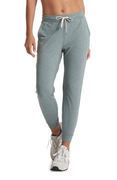 Vuori Joggers, Joggers Womens, Sweat Pants, Performance Outfit, Jogger Sweatpants, Lounge Pants, S Models, Jogger Pants, Stretch Fabric