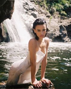 River Shoot Ideas, Waterfall Aesthetic Girl, River Photoshoot Ideas Nature, Beach Model Photoshoot Poses, Beach Shoot Model, Waterfall Photoshoot Ideas, River Photoshoot Ideas, River Editorial, Waterfall Pics