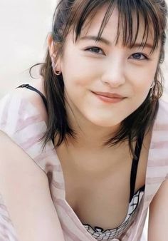 Round Face Haircuts, Smile Girl, Short Hairstyles For Women, Beautiful Smile, Model Photography, Pretty Face, Pretty Woman, Womens Hairstyles