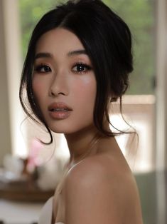 Asian bridal makeup Sydney | Sophie Lau Makeup and Hair | Australia Romantic Bridal Makeup Brown Eyes, Wedding Hairstyles Asian, Romantic Makeup Looks, Korean Bridal Makeup, Nyfw Makeup, Asian Wedding Hair, Kim Wedding