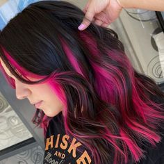 pelo Black And Fuchsia Hair, Magenta Halo Hair, Black To Hot Pink Ombre Hair, Hair Color Ideas Easy To Maintain, Black Hair With Pink Halo, Black Hair With Red And Pink Highlights, Vivid Hair Highlights, Pink Bottom Hair, Pink Halo Hair Color