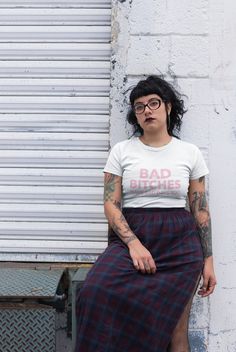 Bad Bitches Have Bad Days Too T-shirt Moda Pinup, Estilo Pin Up, Halloween Designs, Gothic Outfits, Cat T, Beetlejuice, Juno, Cat Tshirt, Nirvana