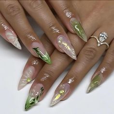 @nailsbyskyelinh on instagram Baddie Nails Instagram, Coffin Nails Ombre, Henna Nails, Baddie Nails, Gel Nails Diy, Really Cute Nails, Almond Acrylic Nails, Fire Nails