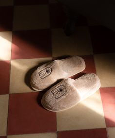 Bathslippers Latte Hotel Accessories, Back To School List, Spa Slippers, Luxurious Spa, Customer Journey, Hotel Luxury, Bed Back