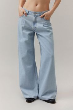 Levis Baggy Dad, Levis Baggy, Wide Leg Outfit, Classic American Style, Dad Jeans, Long Jeans, Blue Fits, Slim Fit Jeans