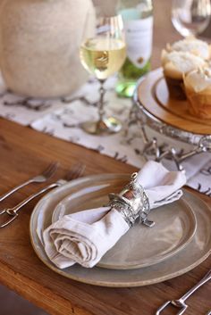 Add a touch of rustic charm to your table setting with our Western Napkin Ring Set. Crafted in Arthur Court's signature pewter, each ring beautifully captures the intricate details of a realistic western saddle. With a height of 2 1/2", this set includes four rings to complement your dining experience with timeless elegance. Equestrian Aesthetic, Arthur Court, Equestrian Decor, Marble Tray, Entertaining Essentials, Western Saddle, Napkin Ring, Stirrups, Small Leather Goods