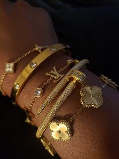 Skor Sneakers, Jewelry Accessories Ideas, Dope Jewelry, Gold Bracelets, Girly Accessories