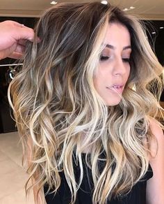 They say money can't buy happiness, but an absolutely gorgeous money piece sure can for your client. Heavy Front Highlights, Highlights Brown Hair Balayage, White Blonde Highlights, Brown Hair With Highlights And Lowlights, Balayage Long Hair, Balayage Blond, Brunette Balayage Hair