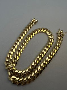 This Miami Cuban Curb Link 9mm Box Chain Necklace is crafted from solid Sterling Silver, with a stylish 14k Gold tone for a truly luxurious look. Perfect for men or women, special occasions or for everyday wear, this classic piece will bring a touch of sophistication to any ensemble. Elegant and timeless, it will become a lasting treasure to treasure. Absolutely beautiful Miami Cuban necklace, all crafted from solid sterling silver 925 in sterling silver tone/14k yellow gold tone.Also we have the same style bracelet. We only use high quality solid gold/silver in our jewelry, WE DO NOT sell fake gold/silver jewelry.Every item, is shipped in gorgeous gift box so it could make a perfect gift for any occasion, or make a great addition to your gold jewelry collection.Product Details:Type: Stati Moissanite Jewelry, Chain Anklet, Huggie Hoop Earrings, Gorgeous Gift, Box Chain, Fashion Bracelets, Jewelry Sales, Anklets, Diamond Jewelry