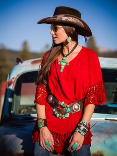 "On the Range" turquoise ranger buckles, what a statement! These buckle are inspired, artful creations and look amazing with any belt combination, especially the "Wild West" turquoise conchos. They are a fine combination of several American mines, including Royston, Piolet, Kingman and Sonoran gold. "On the Range" our horseshoe ranger shape is about 4 by 4 inches of the best turquoise money can buy.. Size and quality of stones can vary so pricing these is very challenging, so please contact us f Luxury Concho Bracelets As Gift, Mode Country, Concho Belts, Bucking Horse, Moda Hippie, Wilde Westen, Fest Outfits, Looks Country, Country Fashion Women