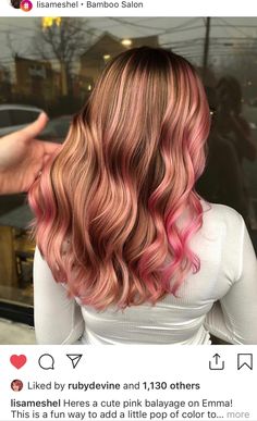 Brown And Pink Hair, Pink Balayage, Light Pink Hair, Pink Blonde Hair, Pink Hair Dye, Hair Dye Ideas, Color Balayage, Natural Wavy Hair, Pink Highlights