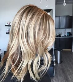 Beige and honey. Color by @hairbydayanas #hair #hairenvy #hairstyles… Blond Beige, Beige Blond, Cool Blonde Hair, Top Hairstyles, Ash Blonde, Pretty Hair, Hair Stuff