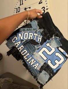 Football Gameday Outfit Black Women, Sgrho Homecoming Outfits, Outfits To Wear To Football Games, Football Game Fits College, Senior Jersey Ideas, Football Girlfriend Outfits, Football Girlfriend Shirts, Senior Year Diy, Senior Year Things