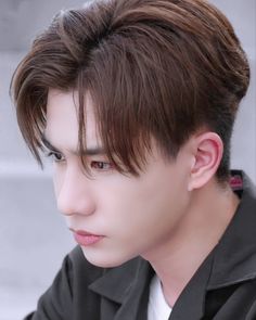 Hair Staly Men, Mens Hair Color Ideas Brown, Male Hair Color Ideas For Men, Korean Men Hair Color, Brown Hair Color Men, Hair Staly, Block Haircut, Brown Hair Male, Man Hairstyle