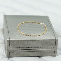 Product information: Applicable gender: female Color classification: texture square chain 16cm is suitable for wrist 14.5-15, texture square chain 18cm is suitable for wrist 16.5-17 Material: 14K gold plated copper Packing list: Bracelet*1 Gold Plated Square Jewelry, Elegant Metal Bracelets With Figaro Chain, Elegant Rectangular Gold Chain Bracelet, Gold Minimalist Box Chain Bracelet, Elegant Gold Charm Bracelet With Box Chain, Rectangular Metal Chain Bracelet, Tarnish Resistant, Elegant Rectangular Chain Gold Bracelet, Rectangular Metal Chain Bracelet Tarnish Resistant, Dainty Gold-plated Bracelet With Rectangular Links