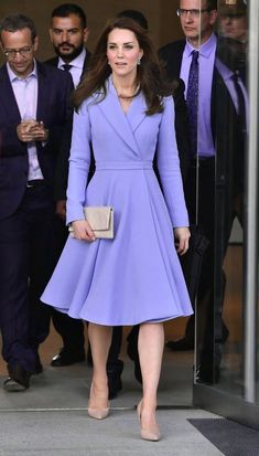 Kate Middleton Style Dresses, Vévodkyně Kate, Looks Kate Middleton, Shy Boy, Womens Dress Coats, Blue Cape, Kate Middleton Outfits