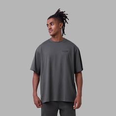 Découvrez Shades of Blvck, notre toute nouvelle collection d'essentiels, disponible en sept nuances différentes.
Le t-shirt Blvck 'Charcoal' arbore une teinte gris foncé et une coupe oversize.
Le dos présente un logo audacieux 'Blvck Paris' en impression UV, tandis que le devant arbore un logo discret sur la poitrine en impression caoutchouc UV.
Confectionné à partir d'un mélange luxueux de coton molletonné, il est incroyablement doux au toucher et offre une coupe parfaite pour toutes les activités de la journée.
Le modèle porte une taille XL et mesure 1m86. Blvck Paris, Paris Logo, Un Logo, Grey Tones, Oversized Tee, Combed Cotton, Dark Grey, Perfect Fit, Bring It On