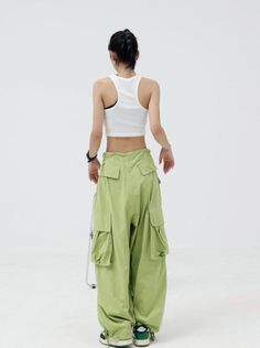 Step out in style with these Baggy Wide Leg Cargo Pants! With a drawstring waist and baggy relaxed fit, these pants are perfect for a cool, casual look. Model is 5'5 wearing M