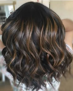 Short Chocolate Brown Hair, Chocolate Brown Hair Color Ideas, Light Brown Highlights, Brown Hair Color Ideas, Golden Brown Hair, Brown Hair Shades, Chocolate Brown Hair Color, Brown Hair Color, Color Highlights