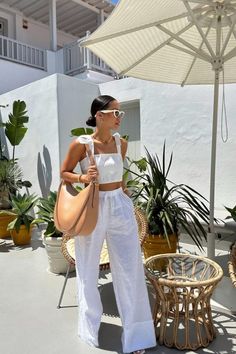 Uncover the ultimate Mykonos outfit guide, perfect for island adventures. From breezy brunch ensembles to elegant dinner attire, find inspiration for every occasion in Mykonos. Mykonos Outfit Summer | Mykonos Outfit | Mykono Outfit | Mykonos Outfits | Mykonos Greece | Mykonos Vacation | Mykonos Looks | Mykonos Trip | Beach Outfit | Vacation Outfit | Europe Outfit | Cute Vacation Outfit | Greece Outfit Ideas | Europe Summer Outfit | What To Wear In Mykonos | Mykonos Packing List #Mykonostravel Mykonos Outfit Ideas, Trendy Brunch Outfit, Mykonos Outfit, Greece Vacation Outfit, Outfits Ideas For Summer, Brunch Outfit Ideas, Outfit Elegantes