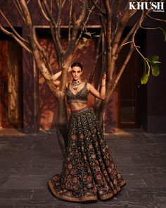 Poses For Lehenga Shoot, Lehenga Photoshoot Poses Outdoor, Indian Wear Shoot Ideas, Lehenga Shoot Ideas, Lehnga Shoot Ideas, Lehnga Photoshoot Poses, Artistic Fashion Photography, Indian Bridal Photos, Lehenga Gown