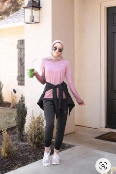 Sports Wear Hijab, Tennis Outfit Women Hijab, Hijab Gym Outfits For Women, Hijab Active Wear, Hijabi Sports Wear, Modest Exercise Outfits, Ootd Gym Hijab