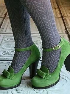 Heeled Brogues, Heels Online, Retro Mode, Mary Jane Heels, Moda Vintage, Pretty Shoes, Mode Vintage, Mode Inspiration