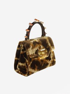 With a striking brown and gold giraffe print, this Dolce & Gabbana Giraffe-Print Welcome Tote Bag is the perfect way to add some exotic animal style luxe detailing your everyday look. Expertly crafted in Italy from soft leather, it features detachable adjustable strap for versatile wear options. Giraffe Pattern, Leg Work, Welcome Bags, Giraffe Print, Print Trends, Animal Fashion, Exotic Pets, Retro Inspired, Everyday Look