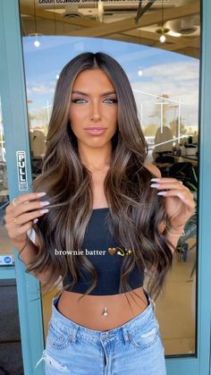 Chrissy Ellingson Rasmussen | The most requested hair color for summer☀️ brownie batter 🤎 @jordanbeckham wearing full length & volume @habithairx clip ins in brownie… | Instagram Brownie Batter Highlights, Brownie Batter Brown Hair, Brownie Batter Hair Color Dark, Brownie Batter Hair Color Highlights, Brownie Brown Hair, Hair For 2024, Brownie Batter Hair Color Formula, Balayage Brownie Batter, Brownie Butter Hair Color