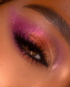 Bright Inner Corner Makeup, Plum Eyeshadow Looks, Purple Shadow, Speech Outline, Sparkly Makeup, Pink Eye Makeup, Super Shock