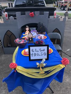 the table is set up for an event with plates and cups on it, along with other decorations