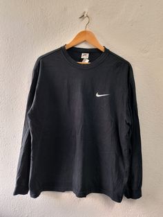 ⚡Size Large  ⚡Pit to pit 24 inches ⚡Shoulder to bottom hem 29 inches ⚡Condition 8/10 Good condition Nike Vintage, Nike Long Sleeve, Mens T Shirts, Vintage Nike, Long Sleeve T Shirt, Mens T, Long Sleeve Tshirt, Art Collection, Tee Shirts