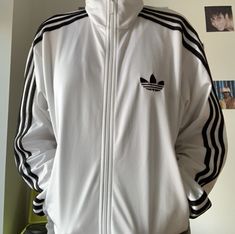 White Adidas Jacket, 2000s Outfit, Adidas Retro, Adidas Outfit, Sporty Outfits, Sporty Chic, Dream Clothes, Modest Outfits, Cute Fashion