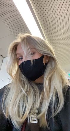 Blonde Hair And Curtain Bangs, Curtain Bangs Long Hair Blond, Face Framing Layers Blonde Hair, Blonde Balayage On Natural Blonde, Blond With Curtain Bangs, Face Framing Highlights Blonde Hair, Light Blonde Summer Hair, Light Blonde Hair With Curtain Bangs, Air Tuch Hair Color Blond