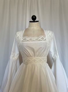 Nana Clothes, White Vintage Dress, Eclectic Wedding, Exquisite Gowns, Dream Wedding Ideas Dresses, Ballroom Dress, Mom Outfits, Babydoll Dress, Dream Dress