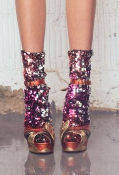 Disco Party Clothes, 70s Disco Shoes, Sequin Socks, 70s Disco Fashion, 70s Party Outfit, Studio 54 Fashion, Moda Disco, Studio 54 Outfits, Disco Shoes