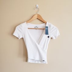 New With Tags. Size Xxs. Fitted White Crossover Crop Top With Short Sleeves. Ribbed Material. Crossover Crop Top, Crossover Top, Short Sleeve Crop Top, Short Sleeve Cropped Top, Hollister Tops, Summer Wardrobe, Things To Buy, Crossover, Hollister