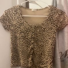 Never Worn Casual Leopard Print Tops For Day Out, Leopard Print Short Sleeve Top For Day Out, Fitted Casual Leopard Print Tops, Black Tube, Baby Cowboy, Blue Crop Tops, Leopard Print Top, Blue Tee, Brandy Melville Tops