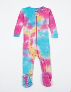 The extra little members of the family will look stylish and cozy in the Kid's Footed Rainbow Mix Tie Dye Cotton Pajamas. Its 100% cotton makeup goes well with the zip-up design, and Leveret footed grips keep wearers secure for all of their adventures around the house. The hand-dyed design of the rainbow-colored tye-dye pattern makes every outfit unique and will match with the rest of the family sets. Our sizes come from 3 months old to 5 years of age, and its snug fit ensures your child’s safet Girls Gloves, Footed Pajamas, Girls Dress Outfits, Tie Dye Rainbow, Infant Flower Girl Dress, One Piece Clothing, Tea Party Dress, Gymnastics Outfits, Cotton Pajamas