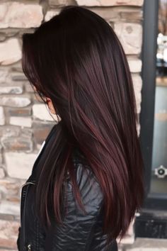 Discover the trendiest hairstyles of the season and get inspired for! Follow for a dose of hairstyle inspiration and step up your hair game. Baylage Hair, Rambut Brunette, Cherry Hair, Brunette Hair With Highlights, Fall Hair Color For Brunettes, Red Highlights, Brown Hair Balayage, Long Dark Hair, Makijaż Smokey Eye