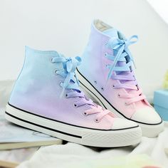 Pastel Harajuku, Anting Manik, Painted Canvas Shoes, Style Converse, Basket Style, Low Shoes, Diy Shoes, Dream Shoes, Kawaii Clothes