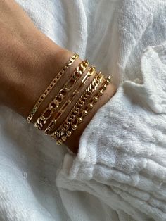 Bracelet Stacking Ideas, Bracelet Stack Aesthetic, Gold Bracelet Aesthetic, Pretty Stacks, Bracelet Stack Ideas, Gold Bride Jewelry