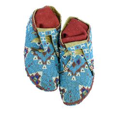 Sioux moccasins with dragonflies. Fully beaded, including soles. Period: circa 1880. Origin: Sioux, Plains Size: 9 3/4" x 3 3/4". Family Owned & Operated Cisco’s Gallery deals in the rare, exceptional, and one-of-a-kind pieces that define the history of America and the Old West. Our pieces range from American Indian to Cowboy Western and include original items of everyday life, commerce, art, and warfare that tamed America’s frontier. Our 14,000 square foot gallery opened in 1996 in beautiful Co Dragonfly Beaded, Native History, Native American Moccasins, Moccasin Pattern, Indian Beadwork, Native American Beadwork Patterns, Beaded Moccasins, Native American Clothing, Plains Indians