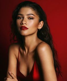 𝖟𝖊𝖓𝖉𝖆𝖞𝖆 𝖎𝖘 𝖒𝖊𝖊𝖈𝖍𝖊 Headshots Actor Women, Campaign Headshots, Zendaya Natural Hair, Zendaya Cover, Zendaya Pictures, Natural Headshots, Actress Headshots, Marvel Females, Rihanna Photoshoot