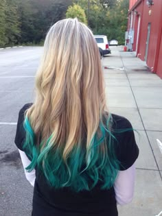 Blonde hair with teal green ombre ends Ash Ombre Hair, African American Hair Color, Teal Hair Dye, Dyed Ends Of Hair, Blonde Dye, Dyed Hair Pastel, Ombre Blond, Pastel Ombre