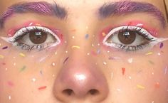 Sprinkle Makeup Look, Colorful Freckles Makeup, Sprinkle Makeup, Colorful Freckles, Soft Clown Core Makeup, Subtle Clowncore Makeup, Decora Fashion Make Up, Bold Makeup