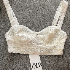 Brand New With Tags Zara White Lace Crochet Bralette Bustier Style Bra Top Size Small Side Zip Lines But No Padding/Cups Lace Crop Top With Built-in Bra, Lace Camisole Bra With Removable Pads, Summer Lace Crop Top With Built-in Bra, White Delicate Lace Cropped Top, Cropped Lace Top With Crochet Details, Bra Friendly Cropped Lace Tops, White Cropped Lace Top, Bra Friendly Lace Cropped Tops, Spring Lace Bra With Lace Trim