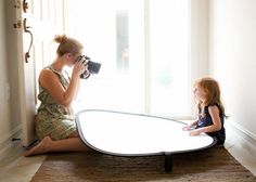 *Simple but Effective Photography Tips* --- 1. above Create a simple portrait setup with natural light + white reflector (via Savor Photography blog). Portrait Setup, Baby Fotografie, Simple Portrait, Diy Photography, Photography Lessons, Studio Photo