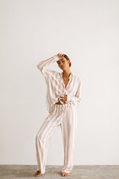 Description The Marlon Long Pyjama Set is a classic button up style, featuring a relaxed cut in our signature soft 100% natural rayon. Relaxed style fit, fabric has a nice drape Button-up boyfriend style shirt with pockets on bust Comfortable full length elastic waist pants with drawstring Pre-washed 100% natural rayon fabric (similar to cotton however softer to the touch) Comes with drawstring cotton bag and gift card for easy gift-giving Sizing Model is wearing size S in the product photos, an Relaxed Fit Button-up Sleepwear, Pajama Outfit, Chic Summer Outfits, Y2k Clothing, Pajamas Set, Ankle Length Pants, Pajama Set Women, Pants Pattern, Model Hair