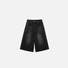 Front view of the Wide-Leg Black Denim Shorts in a gray background 90s Aesthetic Fashion, Denim Jorts, 2000s Clothes, 90s Hip Hop Fashion, School Collection, Aesthetic Look, Estilo Hip Hop, Y2k Outfits, Hip Hop Fashion